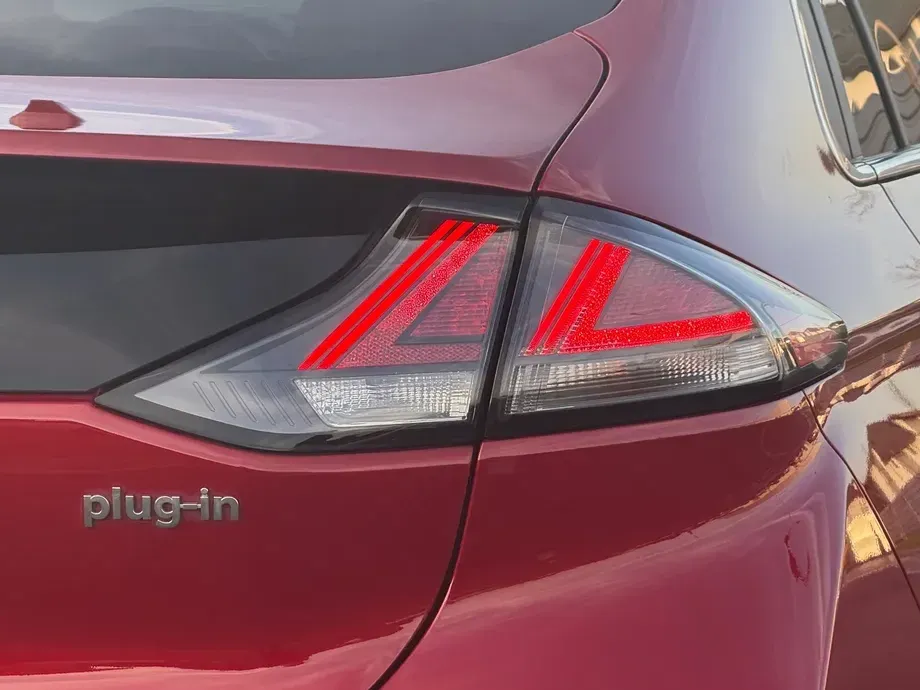 Hyundai IONIQ 1.6 GDI Premium — imagine 9