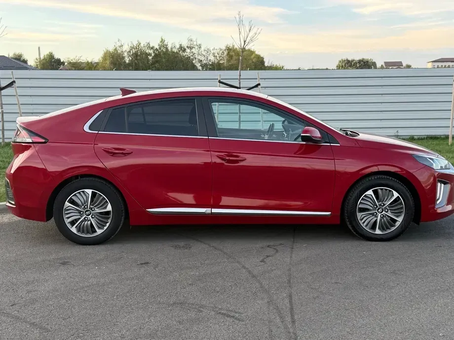 Hyundai IONIQ 1.6 GDI Premium — imagine 5