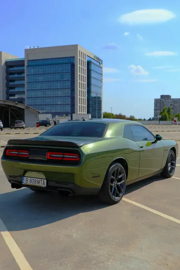 Dodge Challenger — imagine 6
