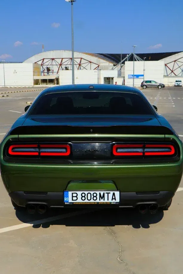 Dodge Challenger — imagine 8