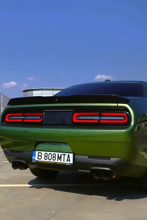 Dodge Challenger — imagine 5