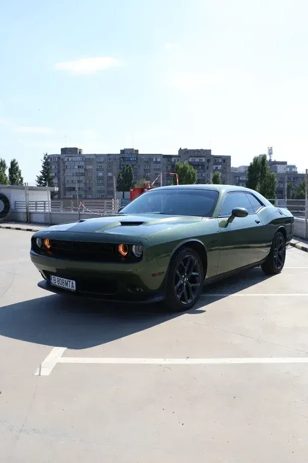 Dodge Challenger — imagine 4