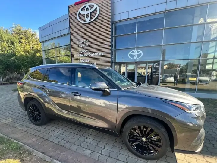 Toyota Highlander IV 2.5 L Dynamic Force 248CP Luxury Metallic