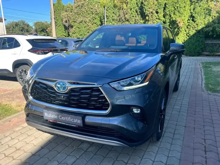 Toyota Highlander IV 2.5 L Dynamic Force 248CP Luxury Metallic
