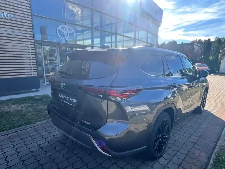 Toyota Highlander IV 2.5 L Dynamic Force 248CP Luxury Metallic