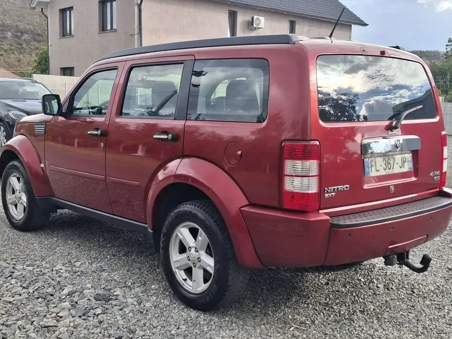 Dodge Nitro — imagine 8