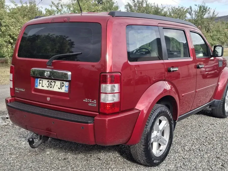 Dodge Nitro — imagine 10
