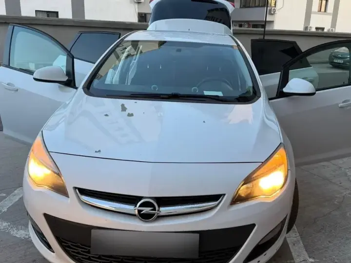 Opel Astra J