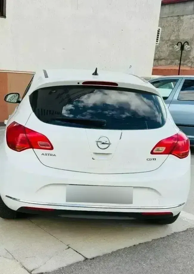 Opel Astra J — imagine 10