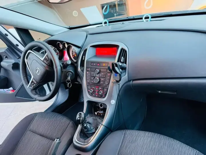 Opel Astra J