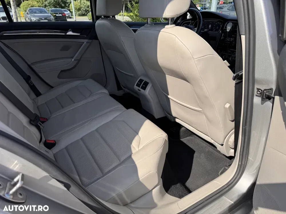 Volkswagen Golf — imagine 5