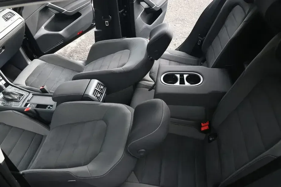 Volkswagen Golf 2.0 BlueTDI DSG Highline — imagine 9