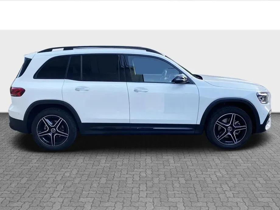 Mercedes-Benz GLB 200 7G-DCT AMG Line — imagine 5