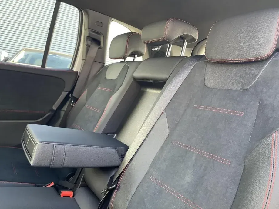 Mercedes-Benz GLB 200 7G-DCT AMG Line — imagine 10