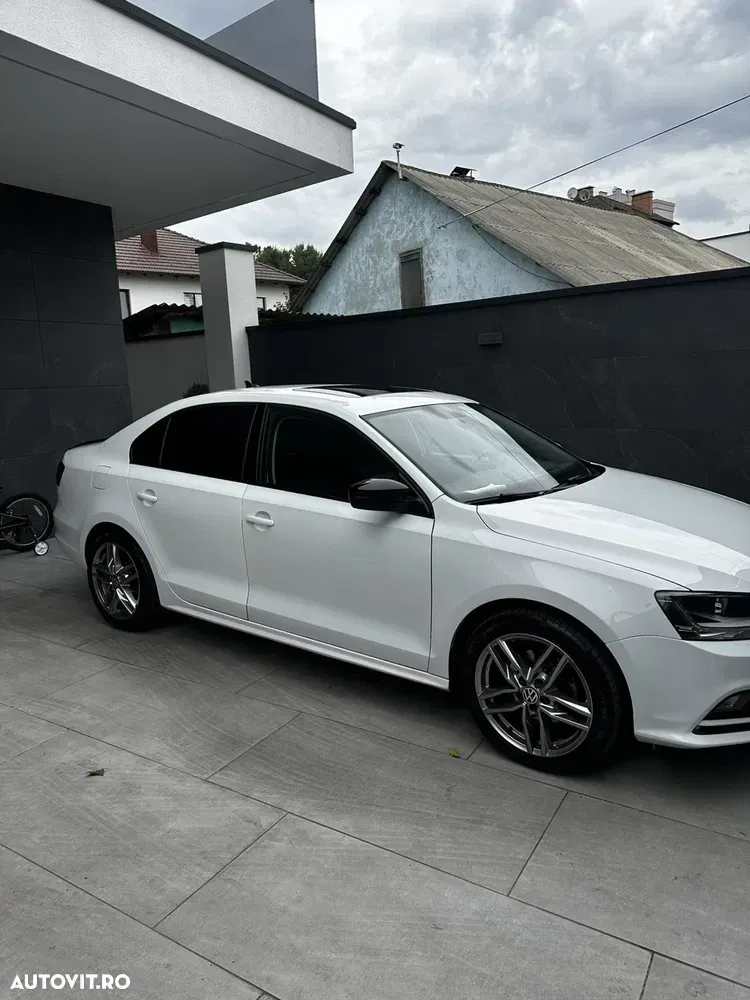 Volkswagen Jetta — imagine 3