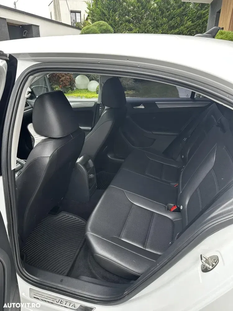 Volkswagen Jetta — imagine 6