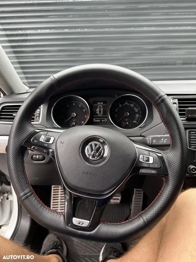 Volkswagen Jetta — imagine 5