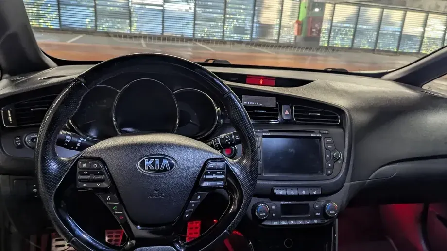 Kia Cee`d II 1.6 T-GDI GT — imagine 9