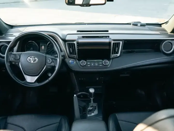 Toyota RAV4 IV