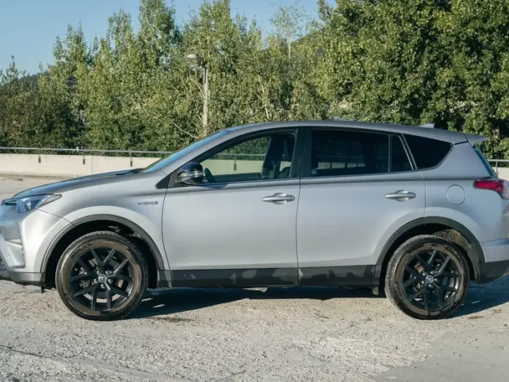 Toyota RAV4 IV