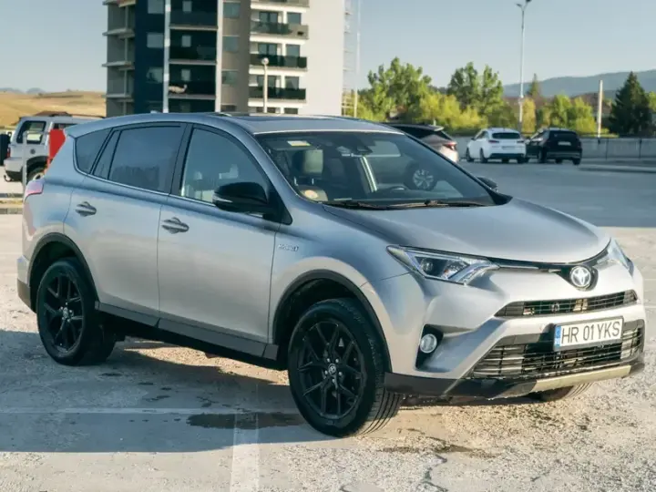 Toyota RAV4 IV