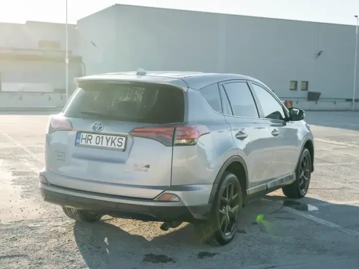 Toyota RAV4 IV
