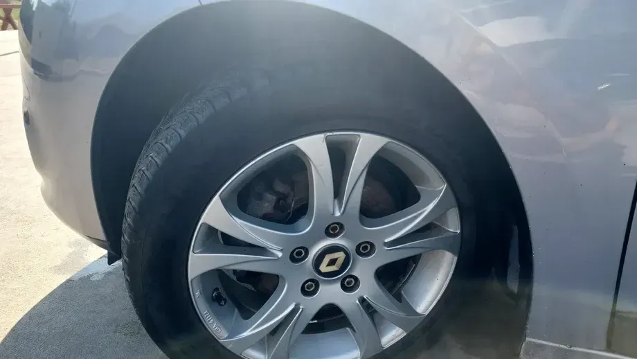 Renault Mégane III 1.6 16V Expression — imagine 7