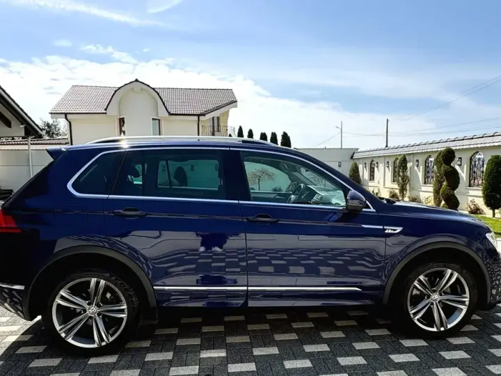 Volkswagen Tiguan II 2.0 TDI SCR 4MOTION DSG R-Line