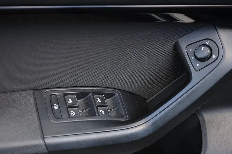 Seat Ateca 2.0 TDI 4DRIVE DSG FR BLACK EDITION — imagine 8
