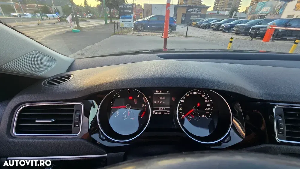 Volkswagen Jetta 2.0 TDI DSG Highline — imagine 6