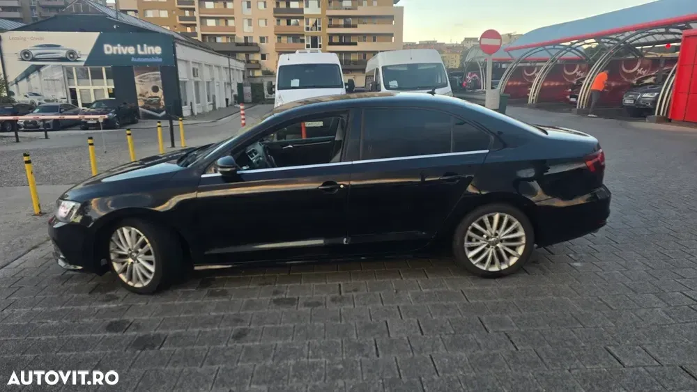 Volkswagen Jetta 2.0 TDI DSG Highline — imagine 2