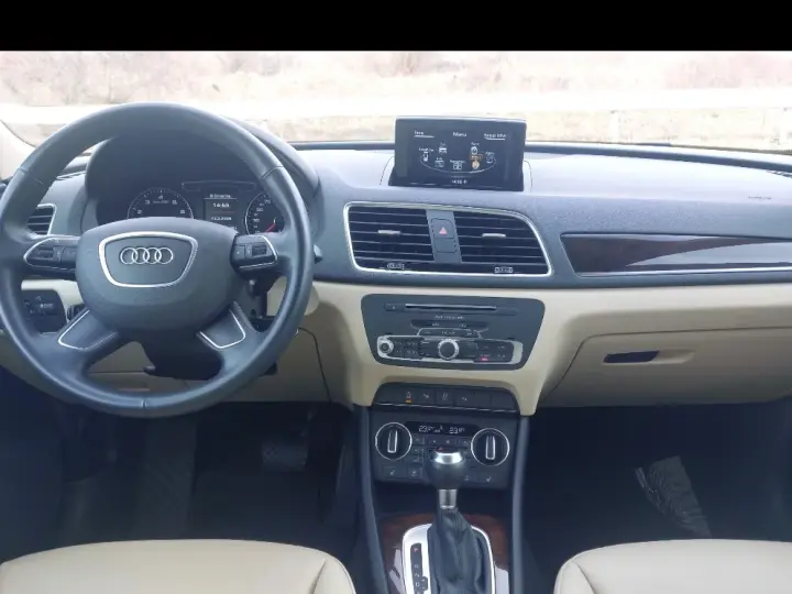 Audi Q3 8U