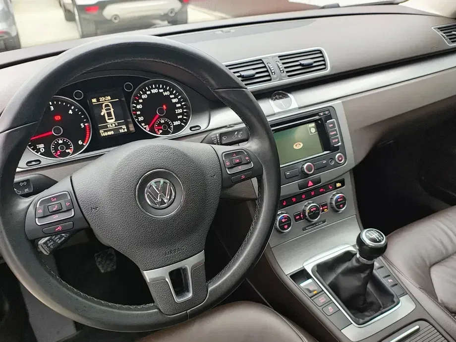 Volkswagen Passat B7 1.6 TDI DPF BlueMotion Technology Highline — imagine 9