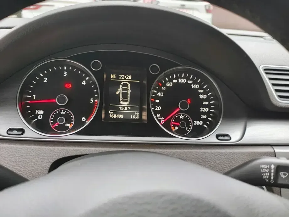 Volkswagen Passat B7 1.6 TDI DPF BlueMotion Technology Highline — imagine 10