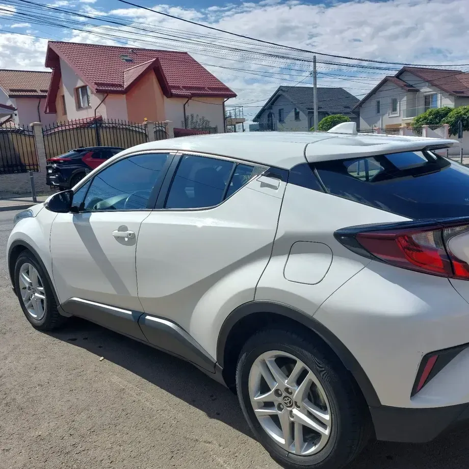 Toyota C-HR 1.8 HEV 140 CP 4x2 CVT Active — imagine 8
