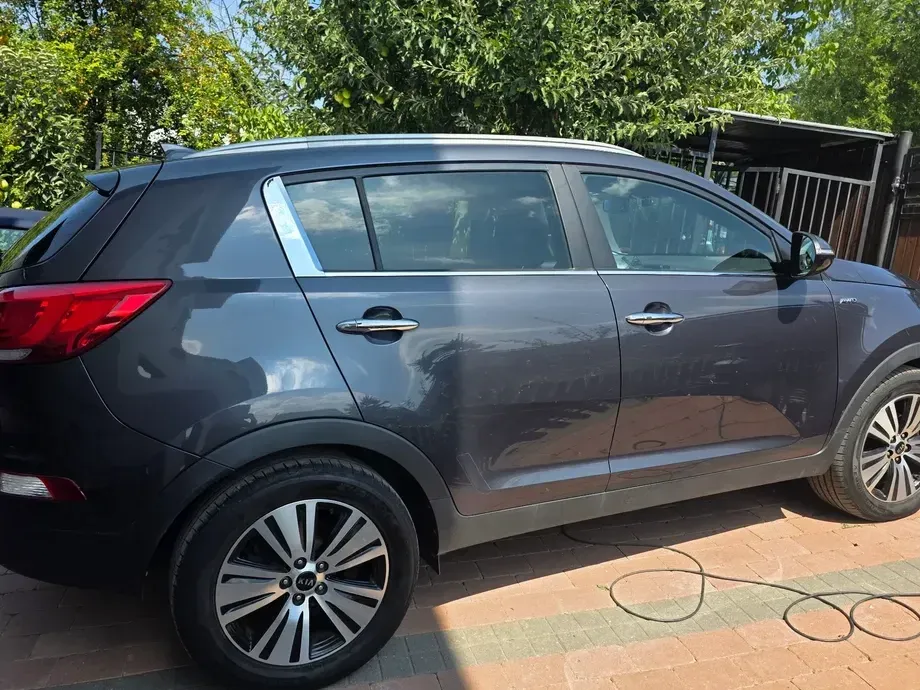 Kia Sportage III 2.0 DSL 6AT 4x4 Style — imagine 4