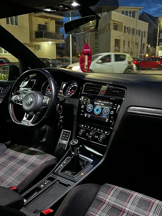 Volkswagen Golf VII 2.0 TSI GTI — imagine 9