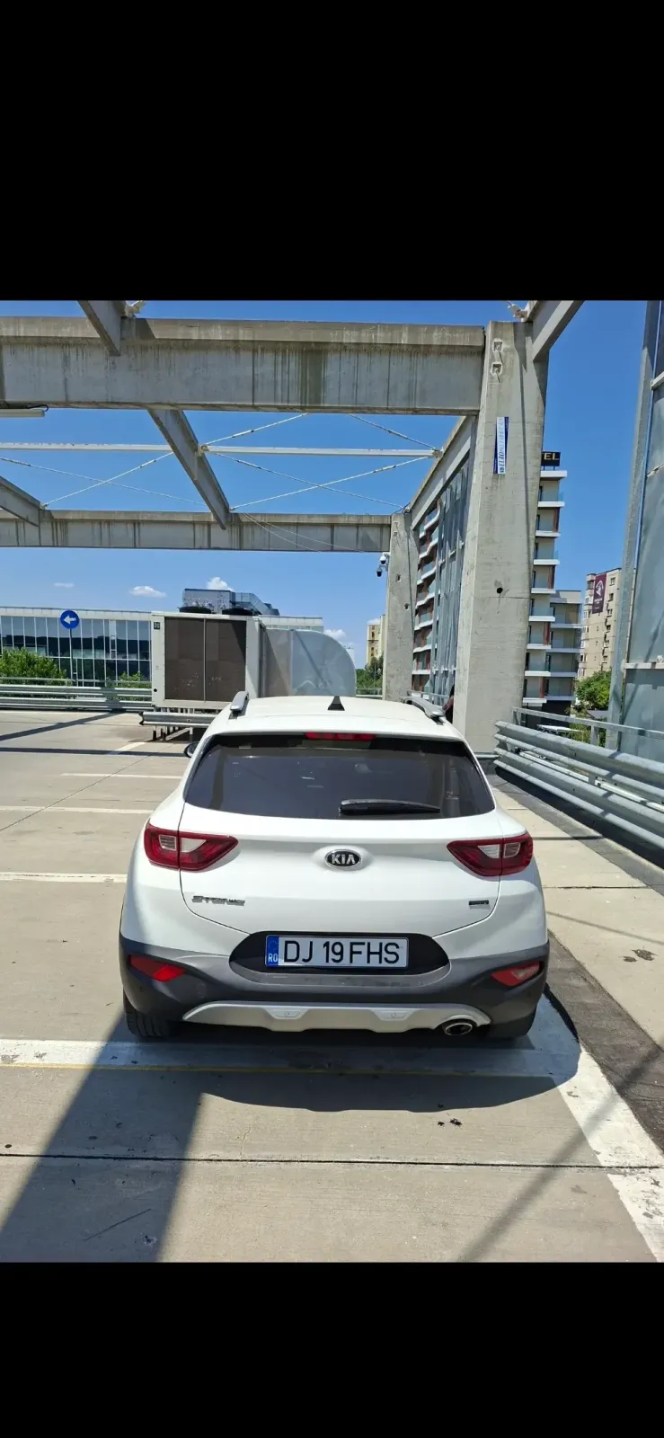 Kia Stonic 1.6 DSL HP Urban — imagine 3
