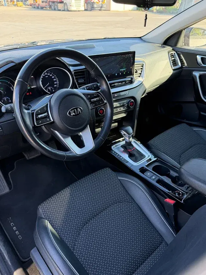 Kia XCeed 1.6 GDI 6DCT PHEV Vision — imagine 8