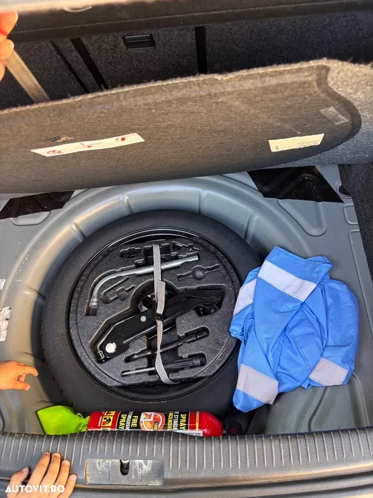 Volkswagen Golf — imagine 3