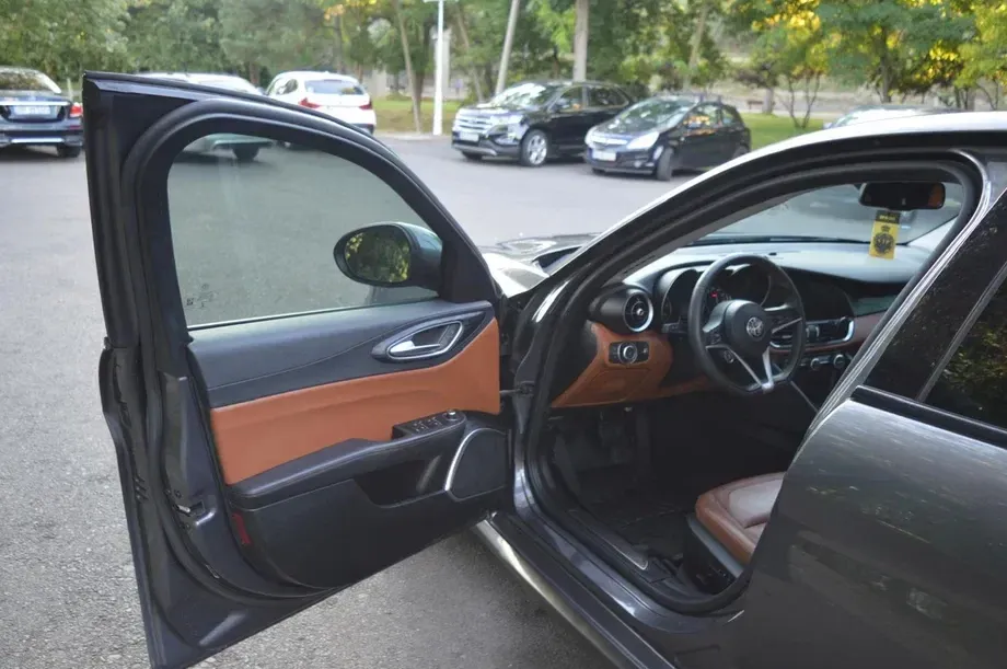 Alfa Romeo Giulia 2.0 Turbo 16V AT8 Veloce — imagine 6