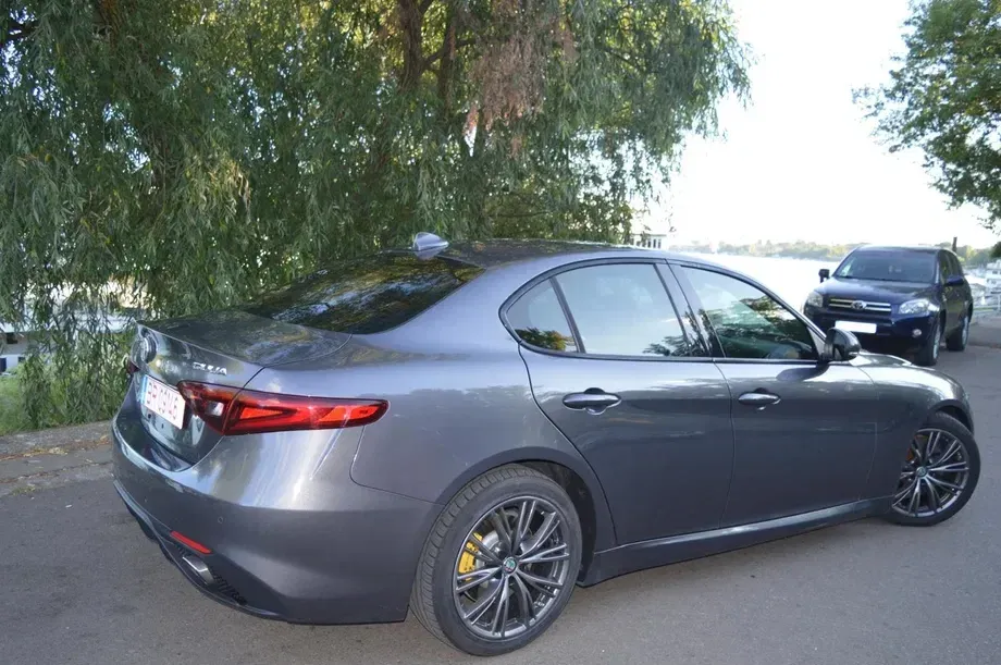 Alfa Romeo Giulia 2.0 Turbo 16V AT8 Veloce — imagine 5