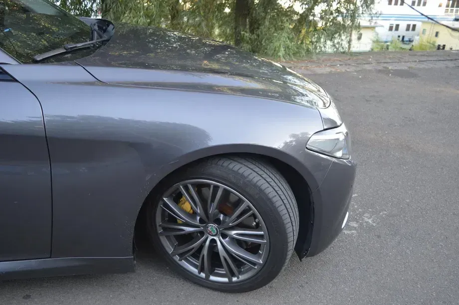 Alfa Romeo Giulia 2.0 Turbo 16V AT8 Veloce — imagine 3