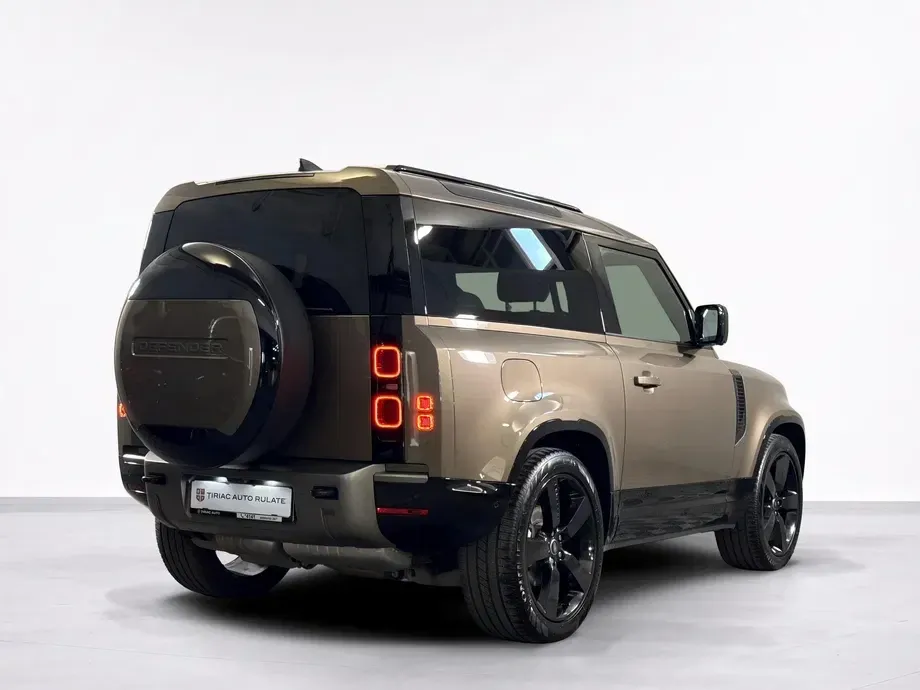 Land Rover Defender — imagine 5