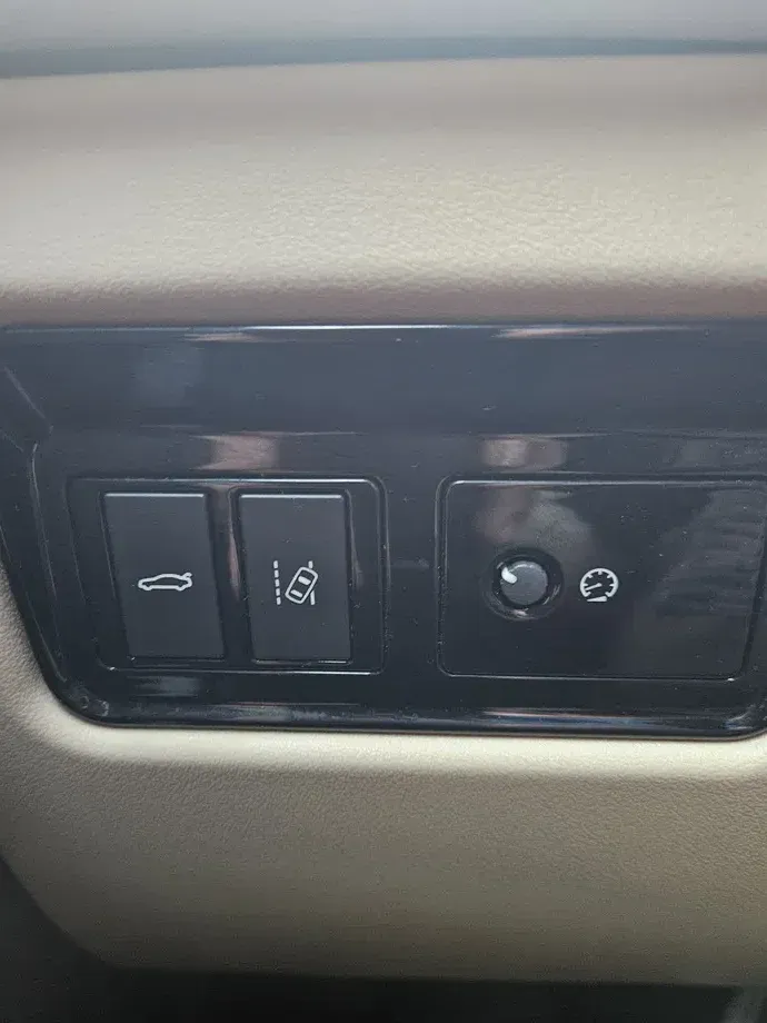 Jaguar XE — imagine 6