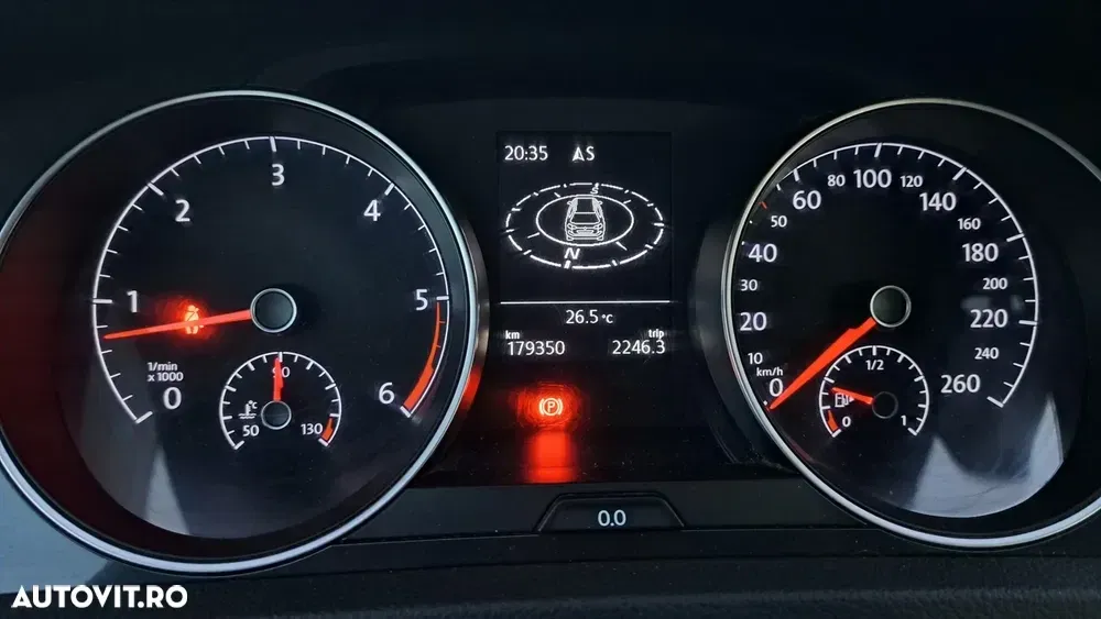 Volkswagen Golf — imagine 5
