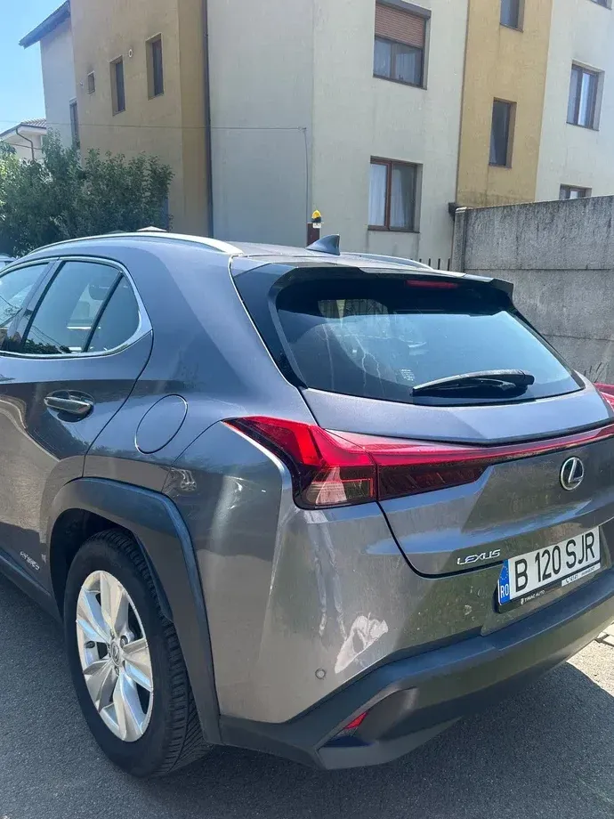 Lexus UX 250h Business Edition — imagine 5