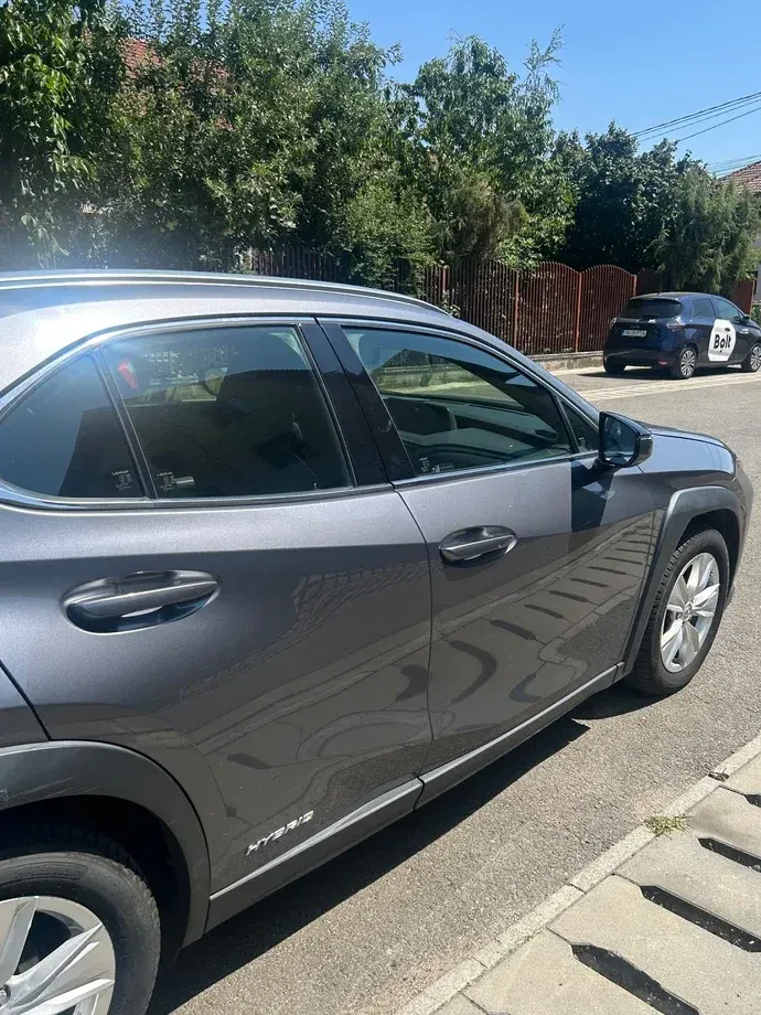 Lexus UX 250h Business Edition — imagine 3