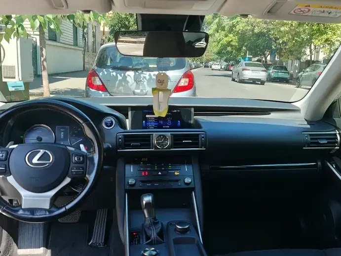 Lexus IS