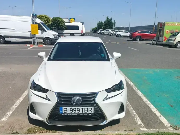 Lexus IS